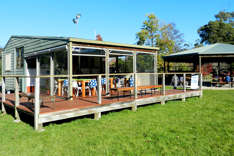 A view of the Kiosk from the north showing the nearby rotunda to the right.